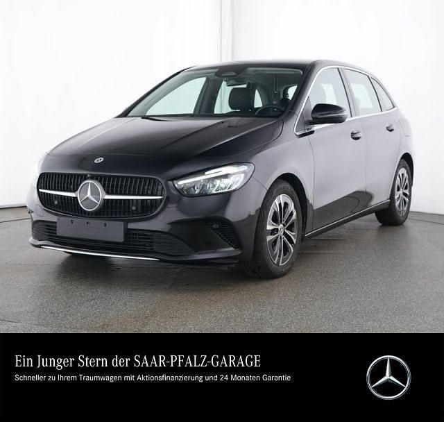 Lack kosmosschwarz Gebraucht 2024 Mercedes B180 Progressive Van / Kleinbus | 30.750 € (Guter Preis) - Bild 1/4