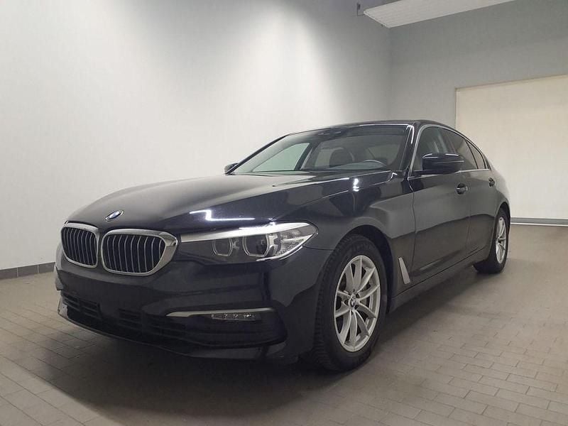 Black sapphire metallic (metallic) Gebraucht 2020 BMW 530 Performance Limousine | 32.440 € (Superpreis) - Bild 1/4