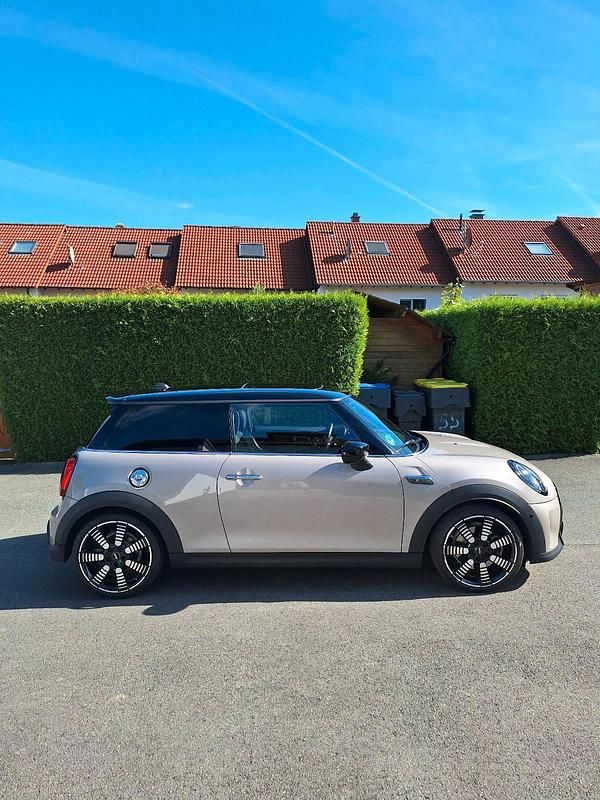 Grau Gebraucht 2021 Mini Cooper S Coupé Coupé | 28.880 € - Bild 1/4