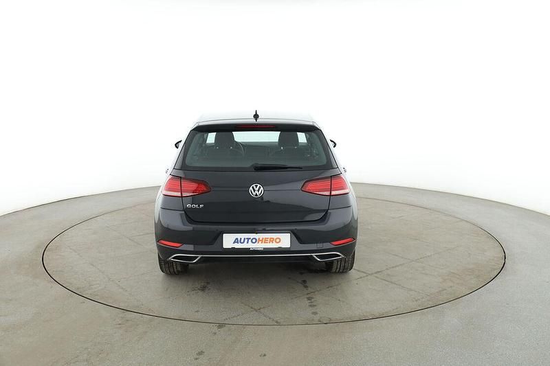 Gebraucht VW Golf VII Highline 125 PS (91 kW) 2018 Grau Limousine