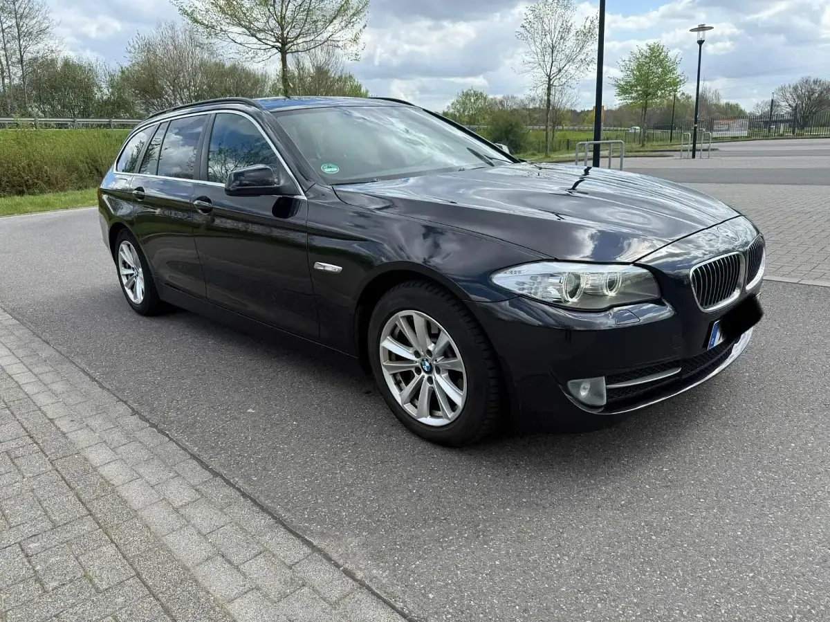 Gebraucht BMW 525 204 PS (150 kW) 2011 Schwarz Kombi