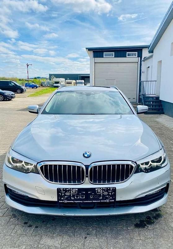 Gebraucht BMW 530 265 PS (194 kW) 2017 Glaciersilber metallic Kombi