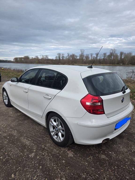 Gebraucht BMW 116 122 PS (89 kW) 2009 Weiß Kleinwagen
