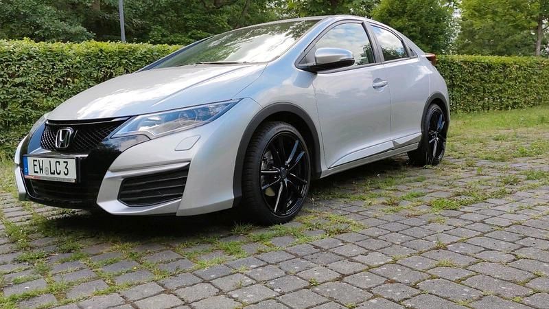 Gebraucht Honda Civic 101 PS (74 kW) 2015 Silber Limousine