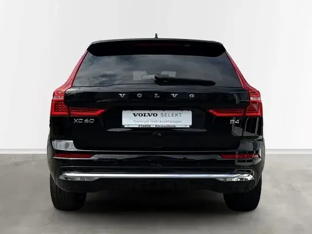 Gebraucht Volvo XC60 Plus 197 PS (144 kW) 2023 Schwarz SUV
