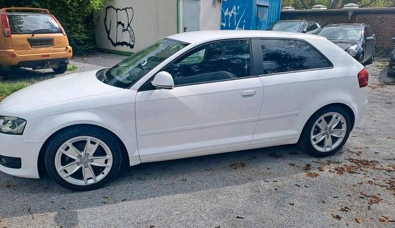 Weiß Gebraucht 2010 Audi A3 Ambiente Kleinwagen | 5.999 € (Fairer Preis) - Bild 1/4