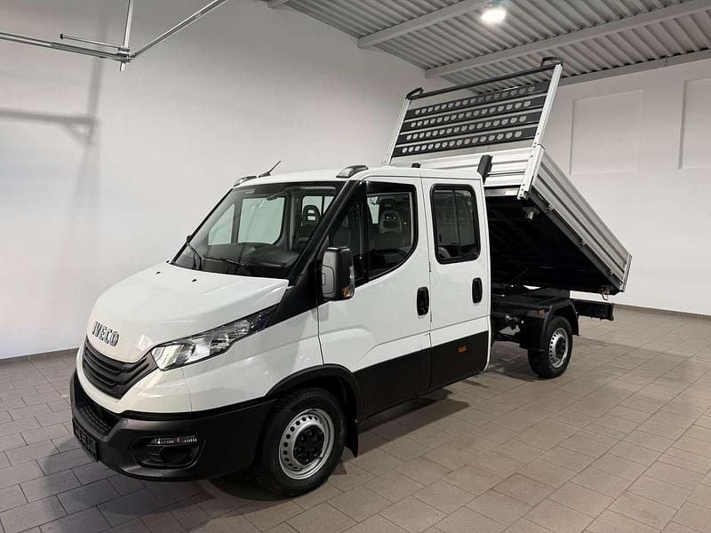 Weiß Gebraucht 2023 Iveco Daily | 39.990 € (Teuer) - Bild 1/4