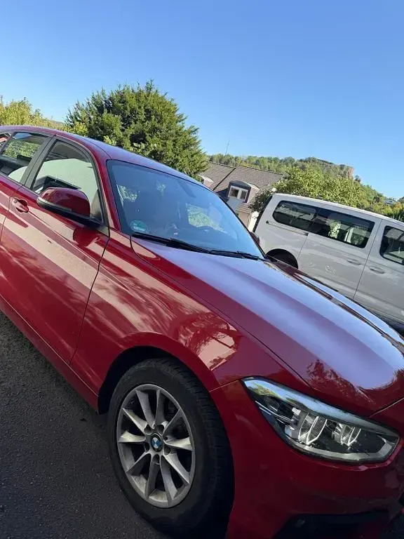 Gebraucht BMW 118 Advantage 136 PS (100 kW) 2019 Rot Limousine