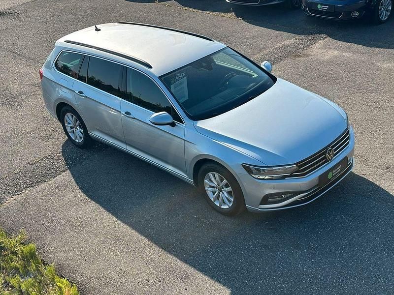 Scale silver metallic Gebraucht 2022 VW Passat Business Kombi | 18.900 € (Superpreis) - Bild 1/4
