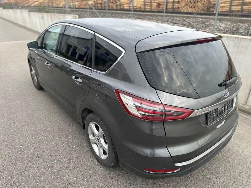 Gebraucht Ford S-MAX Titanium 160 PS (117 kW) 2018 Grau Van / Kleinbus