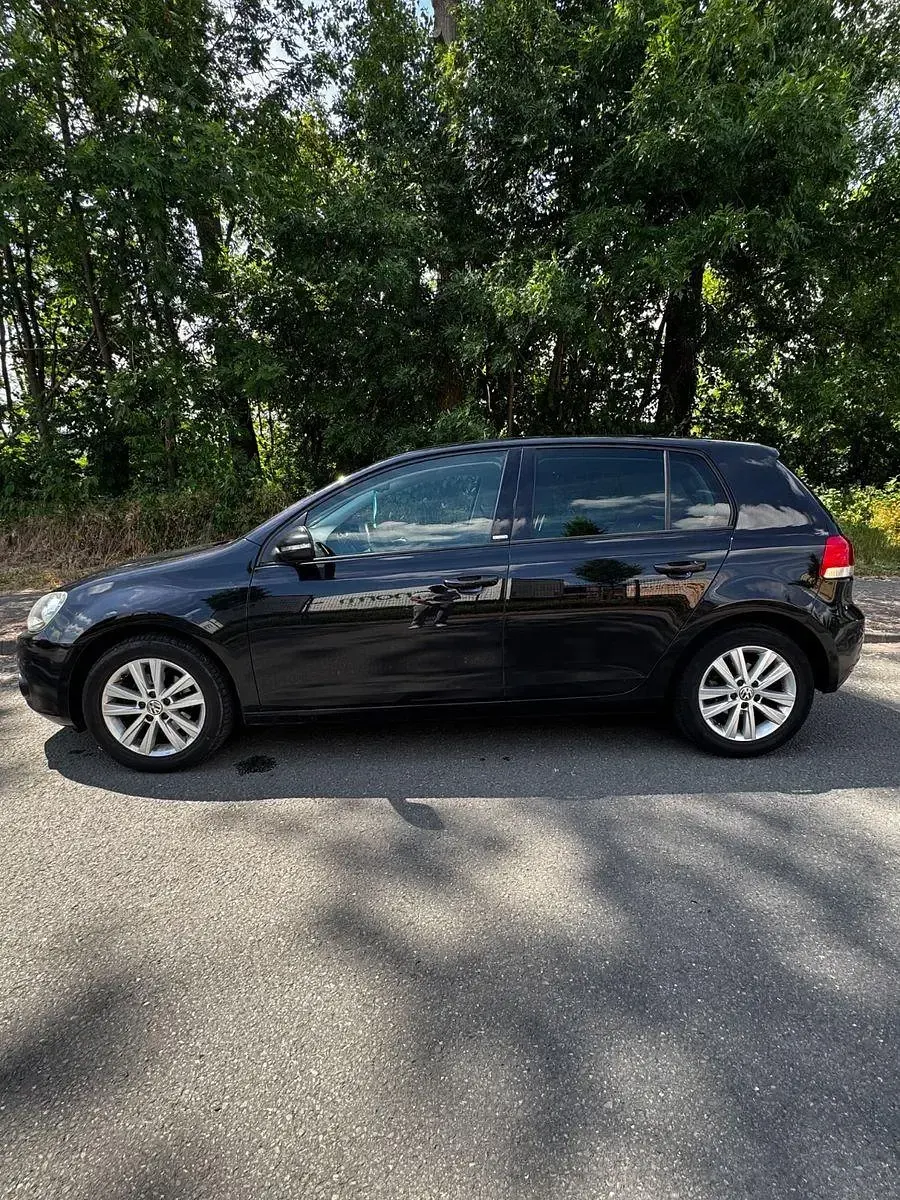 Gebraucht VW Golf VI Style 105 PS (77 kW) 2011 Schwarz Kleinwagen