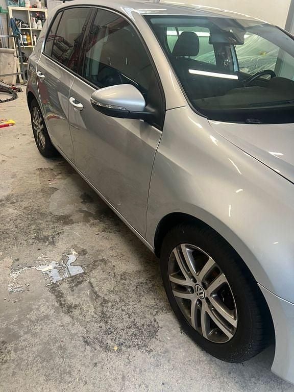 Gebraucht VW Golf VI Highline 122 PS (89 kW) 2010 Silber Kleinwagen