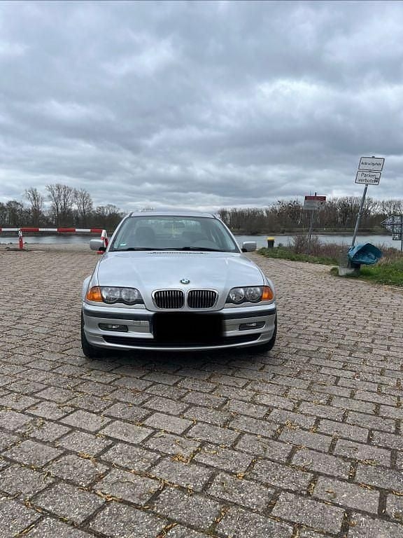 Gebraucht BMW 320 170 PS (125 kW) 2001 Silber Limousine