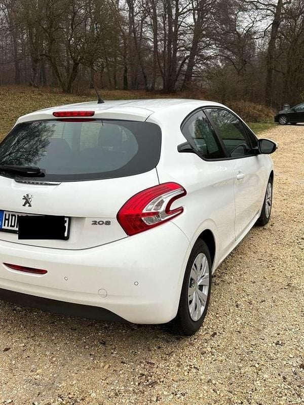 Weiß Gebraucht 2014 Peugeot 208 Active Kleinwagen | 3.000 € (Guter Preis) - Bild 1/4