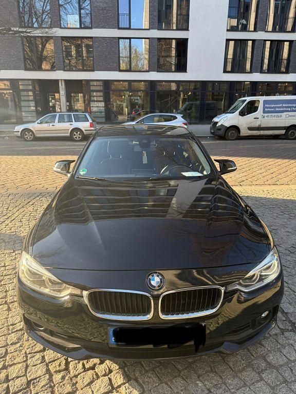 Gebraucht BMW 320 Advantage 163 PS (119 kW) 2016 Schwarz Limousine