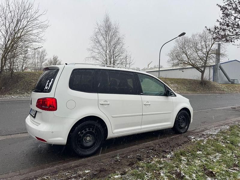 Gebraucht VW Touran 105 PS (77 kW) 2011 Weiß Van / Kleinbus