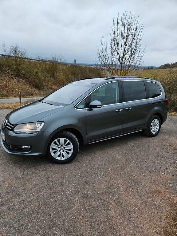 Gebraucht VW Sharan Trendline 150 PS (110 kW) 2017 Grau Van / Kleinbus