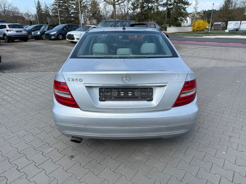 Gebraucht Mercedes C250 204 PS (150 kW) 2011 Silber Limousine