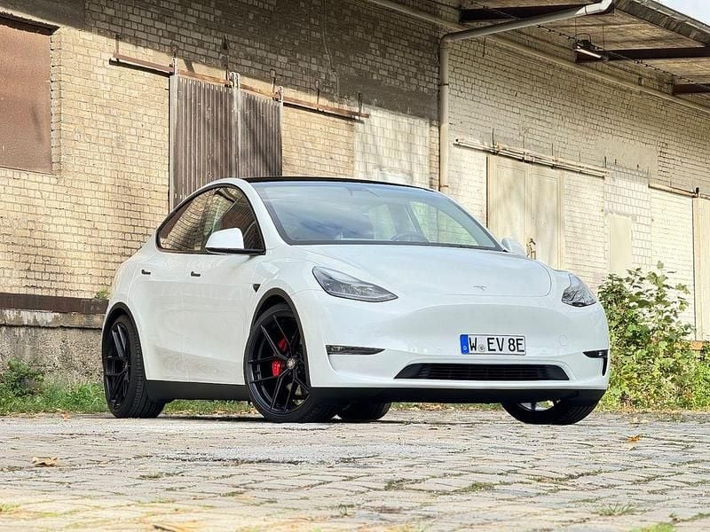 Weiß Gebraucht 2022 Tesla Model Y Performance SUV | 32.900 € (Guter Preis) - Bild 1/4