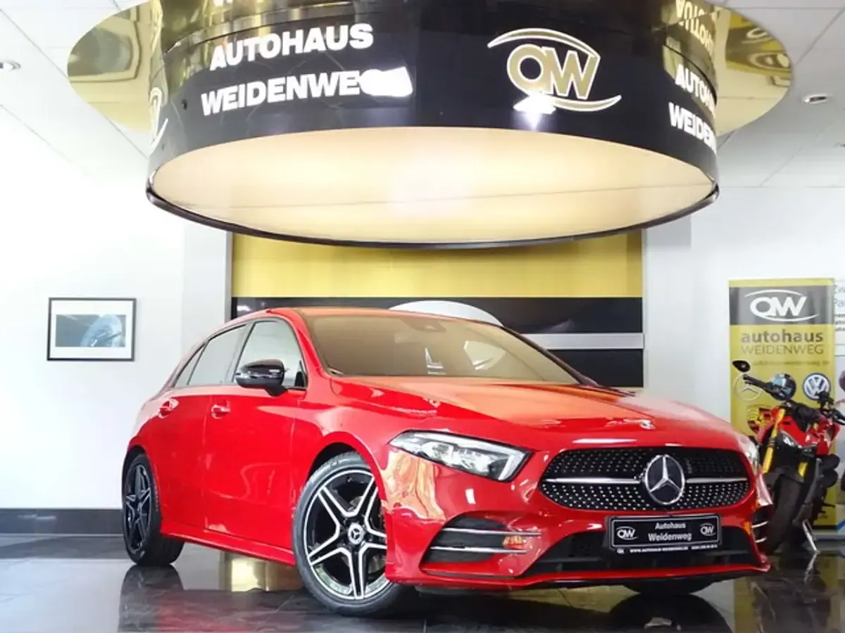 Gebraucht Mercedes A180 AMG 136 PS (100 kW) 2019 Kosmosschwarz metallic Limousine