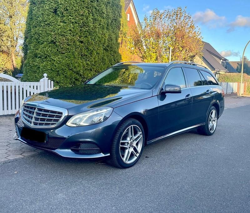 Grau Gebraucht 2013 Mercedes E300 Sport Kombi | 10.900 € (Fairer Preis) - Bild 1/4