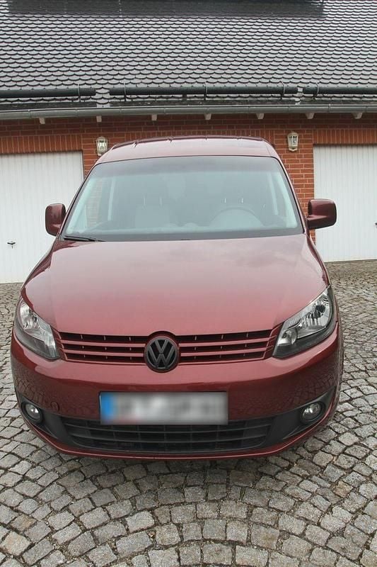 Gebraucht VW Caddy Highline 102 PS (75 kW) 2013 Rot Van / Kleinbus