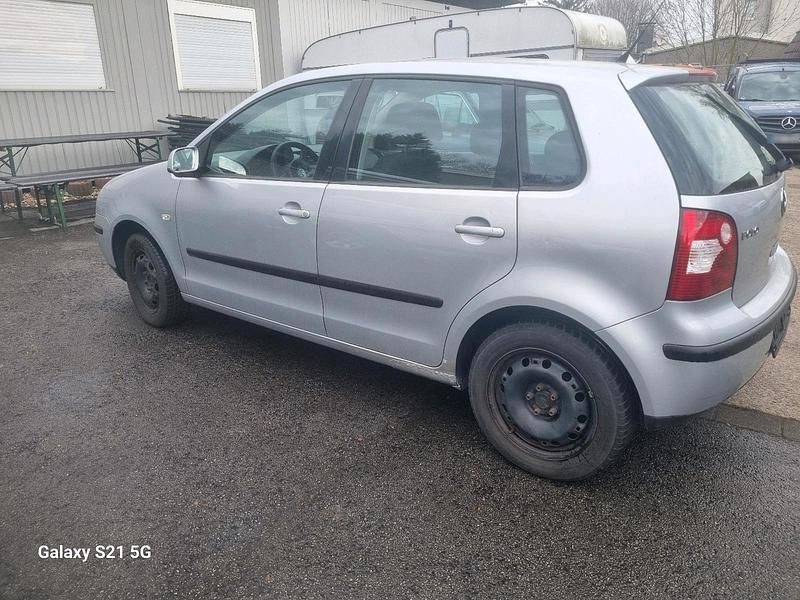 Gebraucht VW Polo 64 PS (47 kW) 2003 Silber Kleinwagen