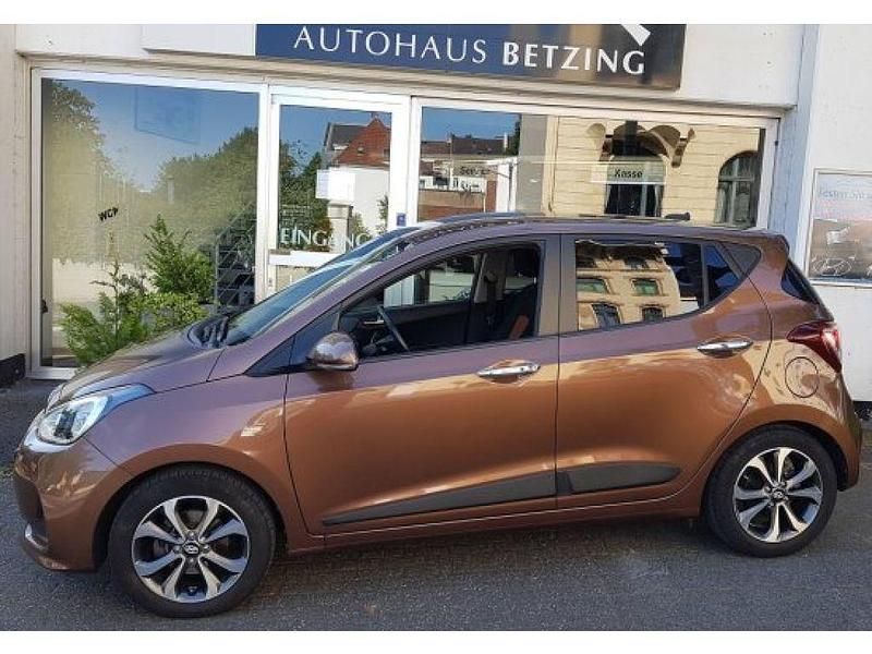 Gebraucht Hyundai i10 87 PS (63 kW) 2017 Braun Kleinwagen