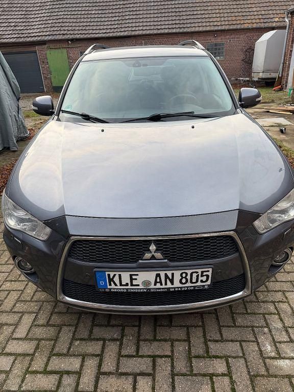 Grau Gebraucht 2012 Mitsubishi Outlander Motion SUV | 4.750 € (Superpreis) - Bild 1/4