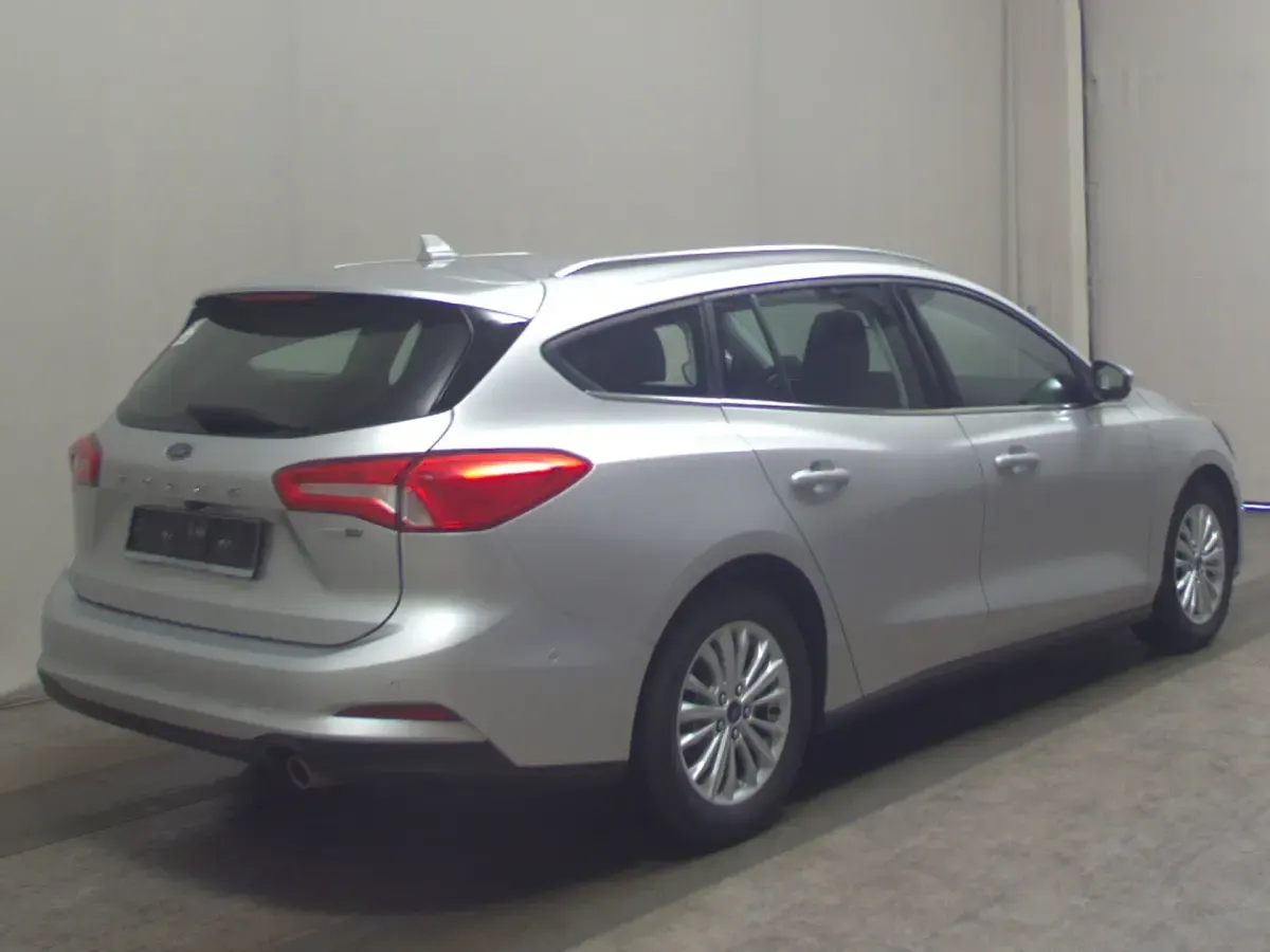 Gebraucht Ford Focus Titanium 125 PS (91 kW) 2021 Polarsilber metallic Kombi