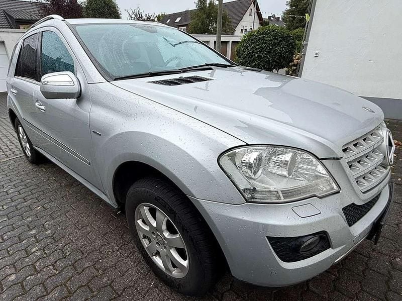 Gebraucht 2009 Mercedes ML300 SUV | 12.500 € (Etwas zu teuer) - Bild 1/4