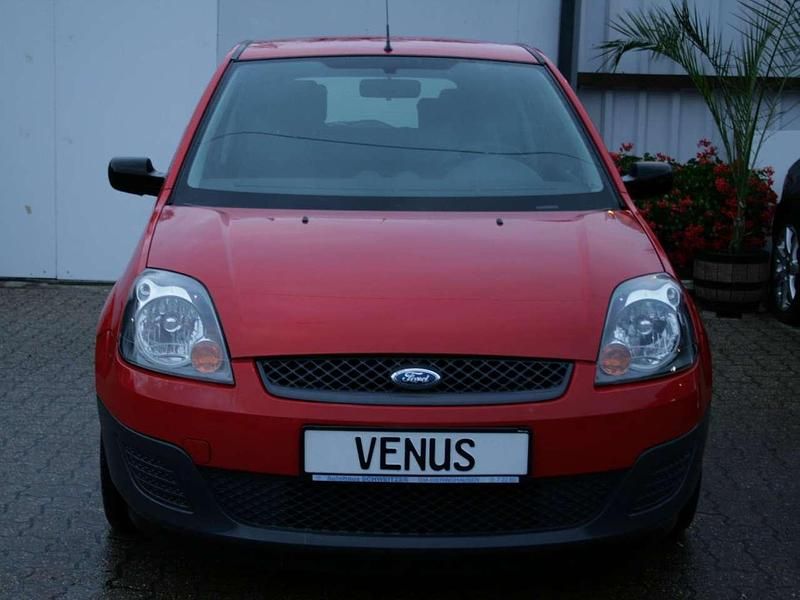 Gebraucht Ford Fiesta Basis 69 PS (50 kW) 2007 Coloradorot Kleinwagen