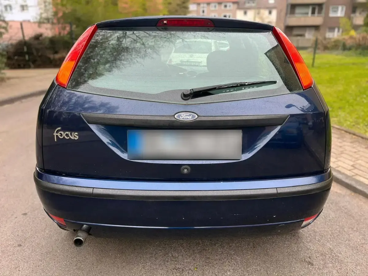 Gebraucht Ford Focus 100 PS (73 kW) 2003 Blau Limousine