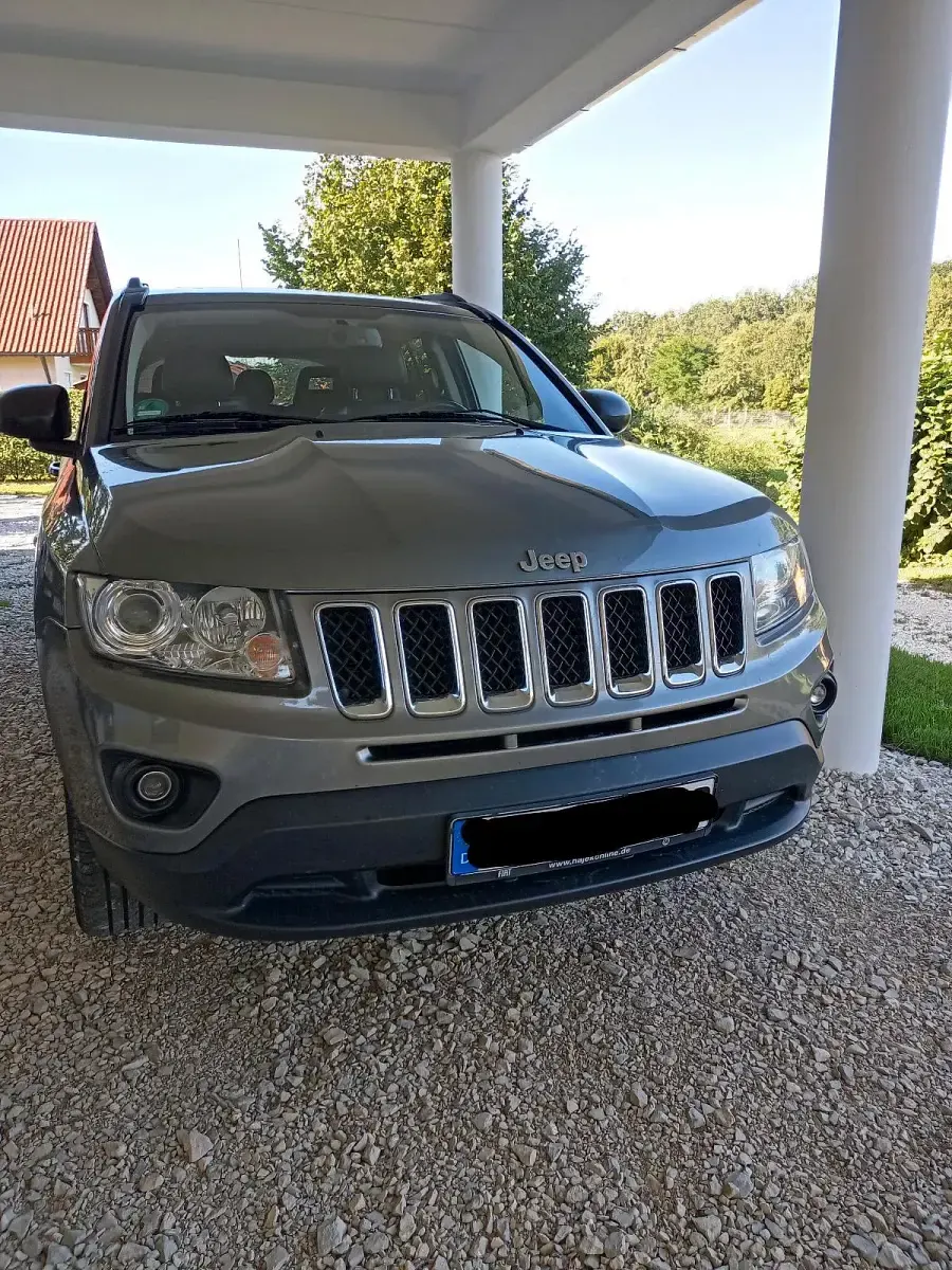 Gebraucht Jeep Compass 163 PS (119 kW) 2013 Grau SUV