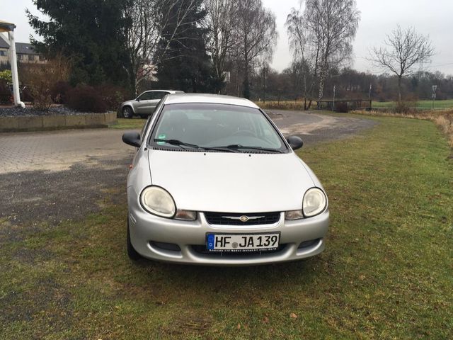 Second-hand Chrysler Neon 181 CP (133 kW) 2000 Argintiu Berlinǎ