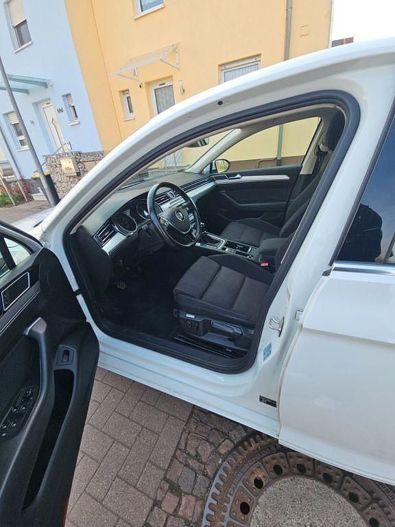 Gebraucht VW Passat Comfortline 125 PS (91 kW) 2015 Weiß Limousine