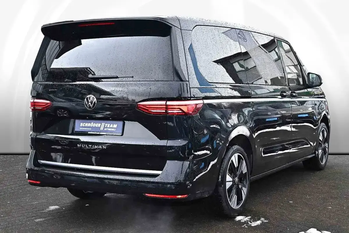 Gebraucht VW Multivan Style 150 PS (110 kW) 2024 Schwarz Van / Kleinbus