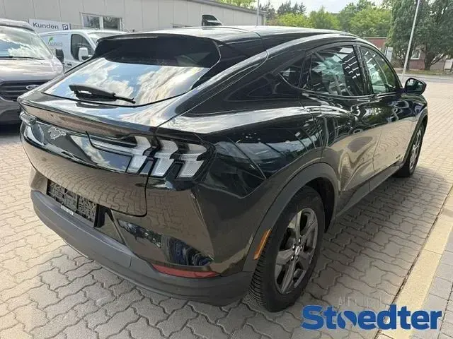 Gebraucht Ford Mustang Mach-E Basis 100 kW (136 PS) 2022 Schwarz SUV