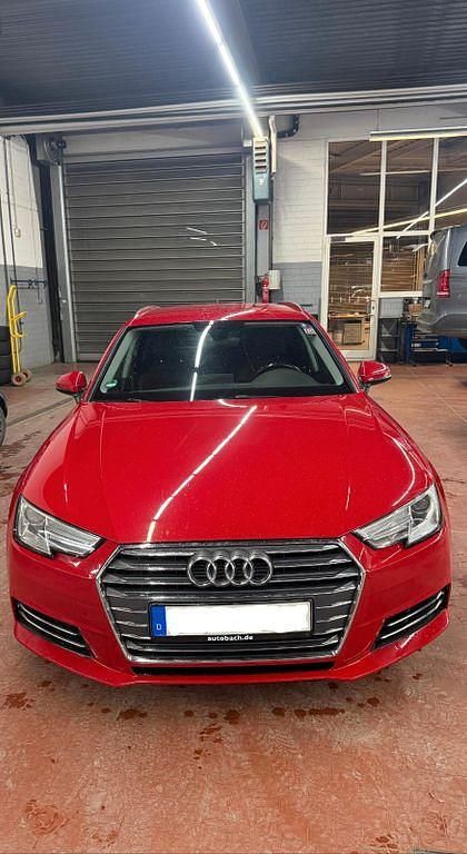 Gebraucht Audi A4 Sport 173 PS (127 kW) 2016 Rot Kombi
