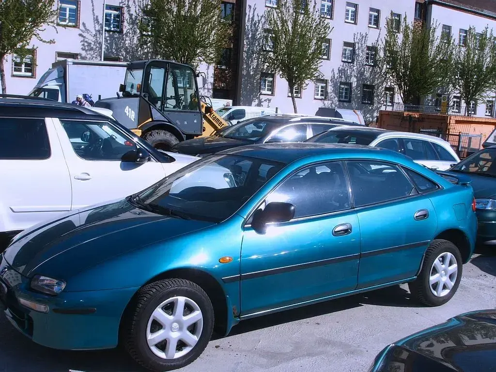 Gebraucht Mazda 323F 88 PS (64 kW) 1998 Grün Limousine