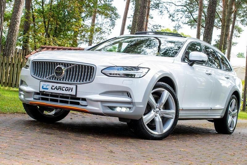 Weiß Gebraucht 2018 Volvo V90 CC Ocean Race Kombi | 34.990 € - Bild 1/4