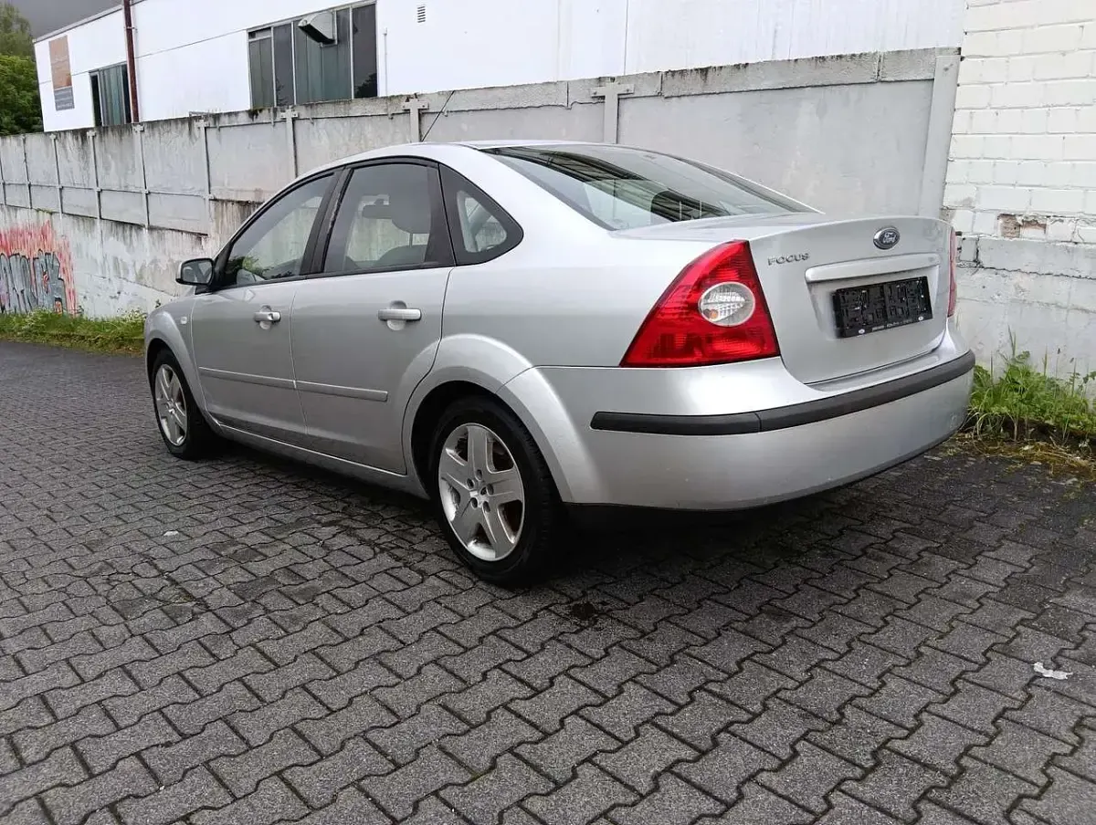 Używany Ford Focus Style 145 KM (106 kW) 2007 Sedan/Limuzyna
