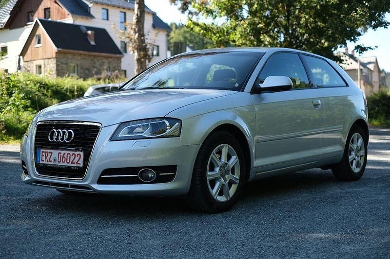 Eissilber Gebraucht 2011 Audi A3 Comfort Limousine | 7.980 € (Fairer Preis) - Bild 1/4