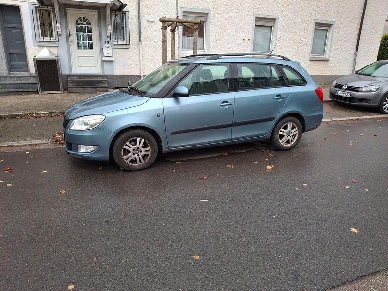 Blau Gebraucht 2012 Skoda Fabia Elegance Kombi | 3.800 € (Fairer Preis) - Bild 1/4
