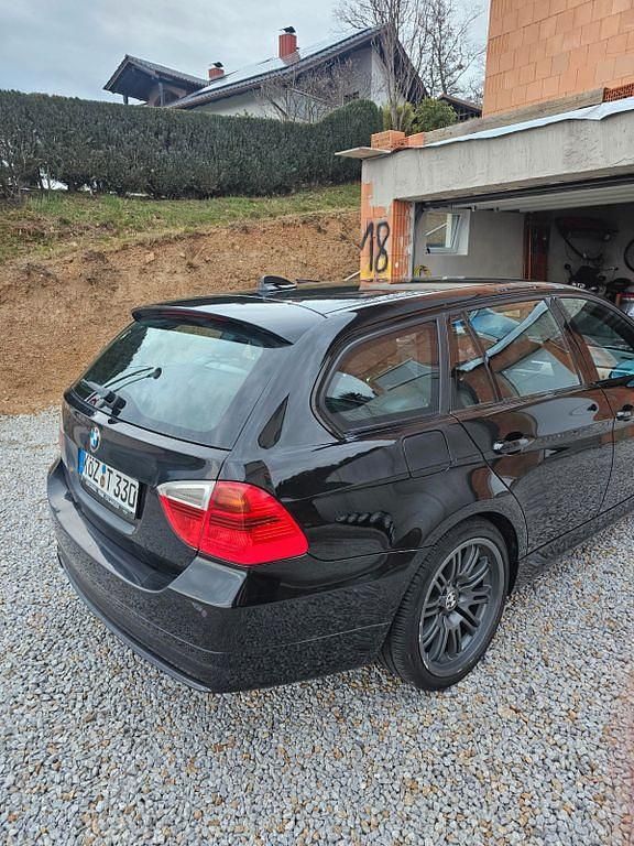 Gebraucht BMW 330 231 PS (169 kW) 2007 Schwarz Kombi