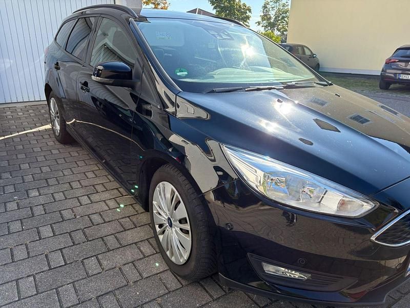 Gebraucht Ford Focus 120 PS (88 kW) 2016 Schwarz Kombi