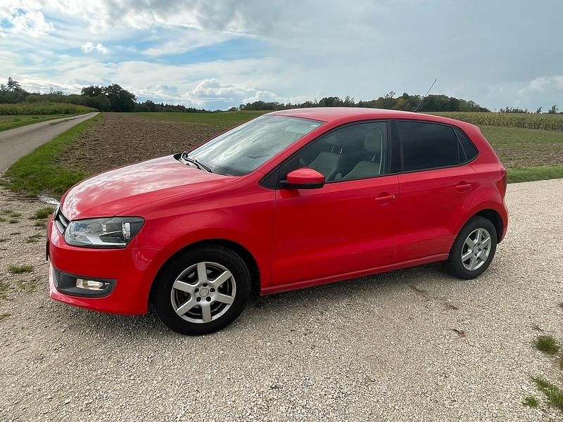 Rot Gebraucht 2010 VW Polo Comfortline Kleinwagen | 3.099 € (Guter Preis) - Bild 1/4
