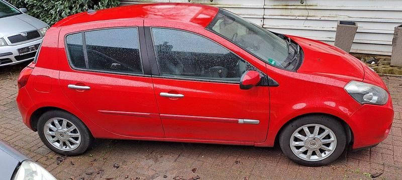 Gebraucht Renault Clio II Luxe 100 PS (73 kW) 2009 Rot Limousine
