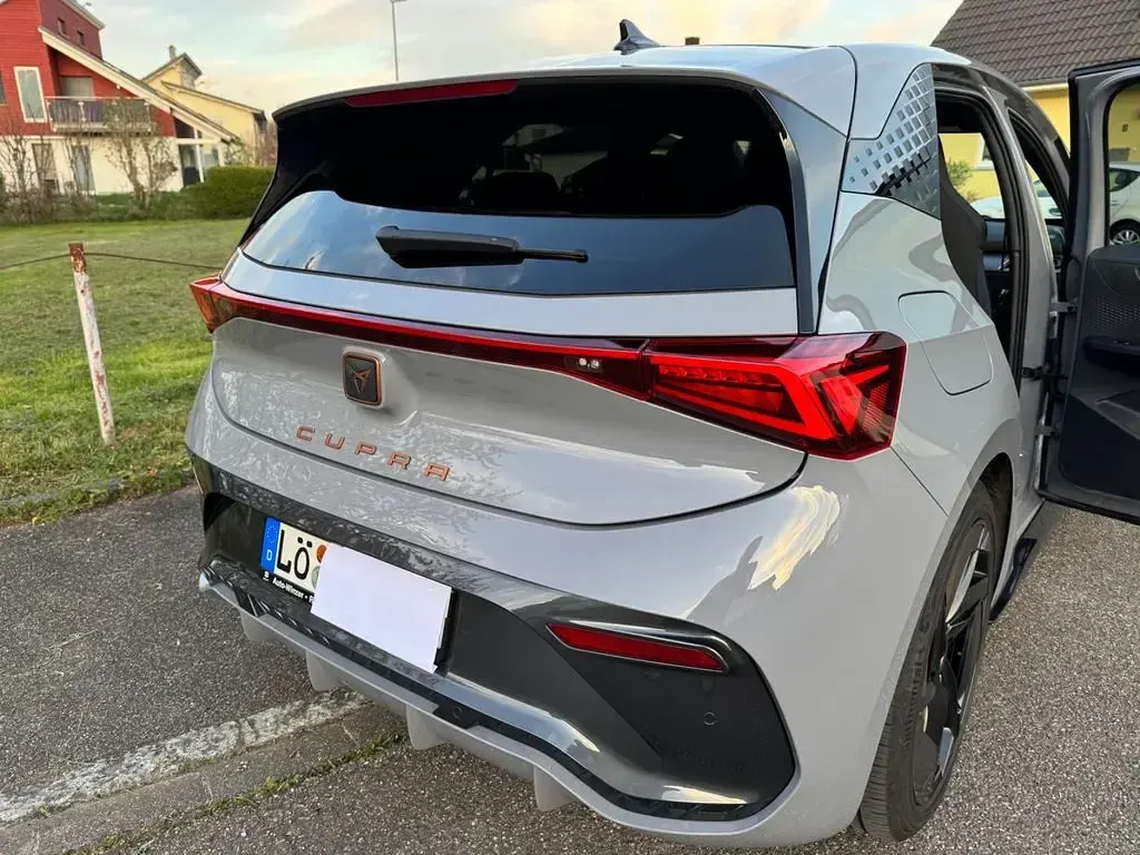 Używany Cupra Born 150 kW (204 KM) 2022 Szary Hatchback