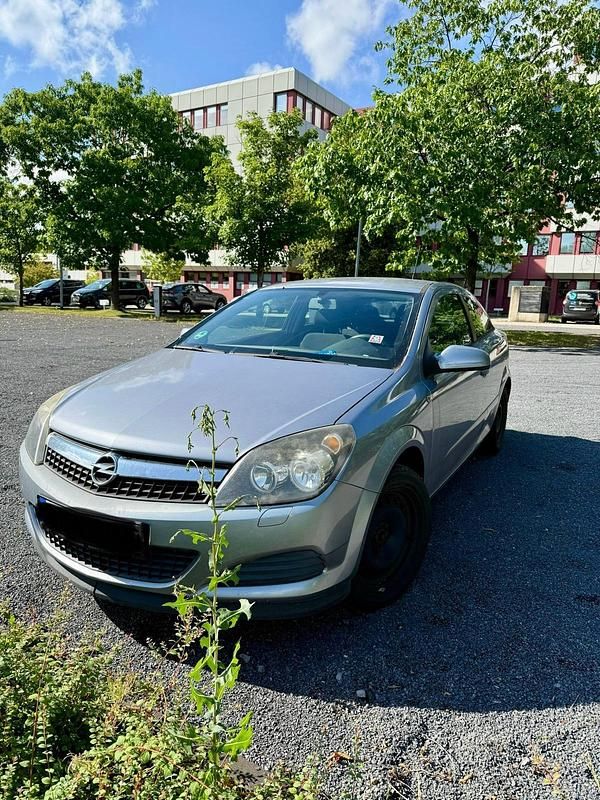 Grau Gebraucht 2009 Opel Astra Coupé | 2.800 € (Fairer Preis) - Bild 1/4